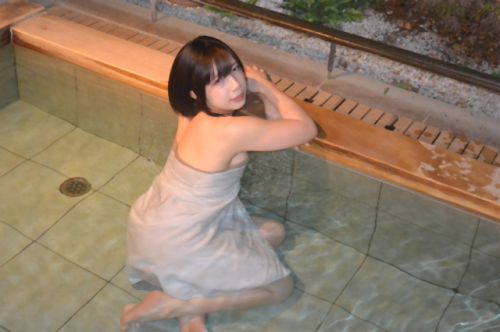 佐竹ひな　温泉 