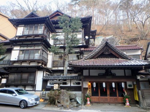 台温泉 中嶋旅館 築100年の木造建築と天然の岩風呂で有名な宿に一人泊