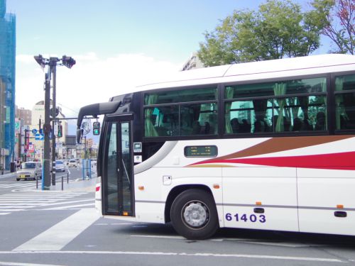高速バス「新宿-甲府線」に乗って、山梨県の温泉へ。