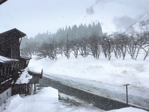 雪遊び月間　飯豊温泉　梅花皮荘
