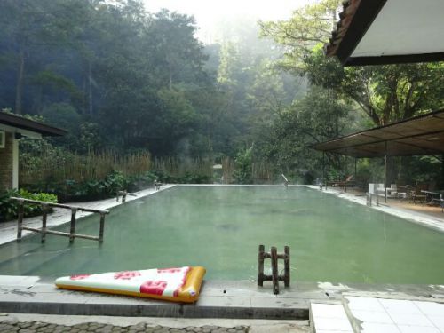 バンドン郊外のマリバヤ温泉へ入浴！ボゴールへバス移動３時間！