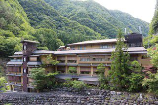 甲州西山温泉　慶雲館