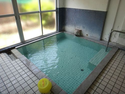 鹿教湯温泉　高梨共同浴場（上田市）　温泉街の外れにひっそりと佇む、隠れた名湯