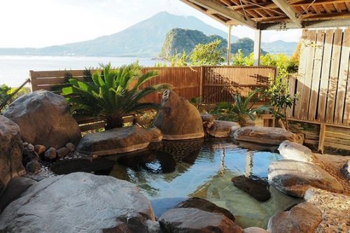 「海潟温泉 江洋館」　桜島の見える絶景露天風呂あり！