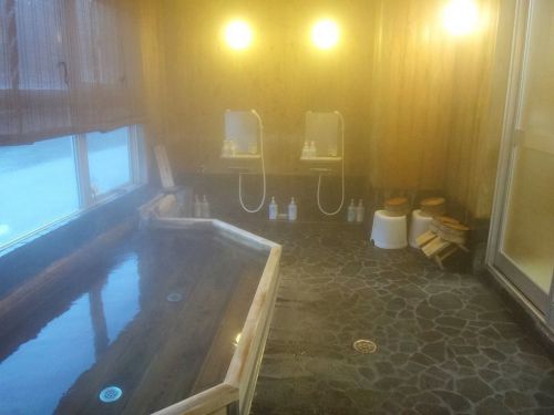 丸井旅館　②龍臥床の先、龍神小又川温泉をヒノキ風呂で